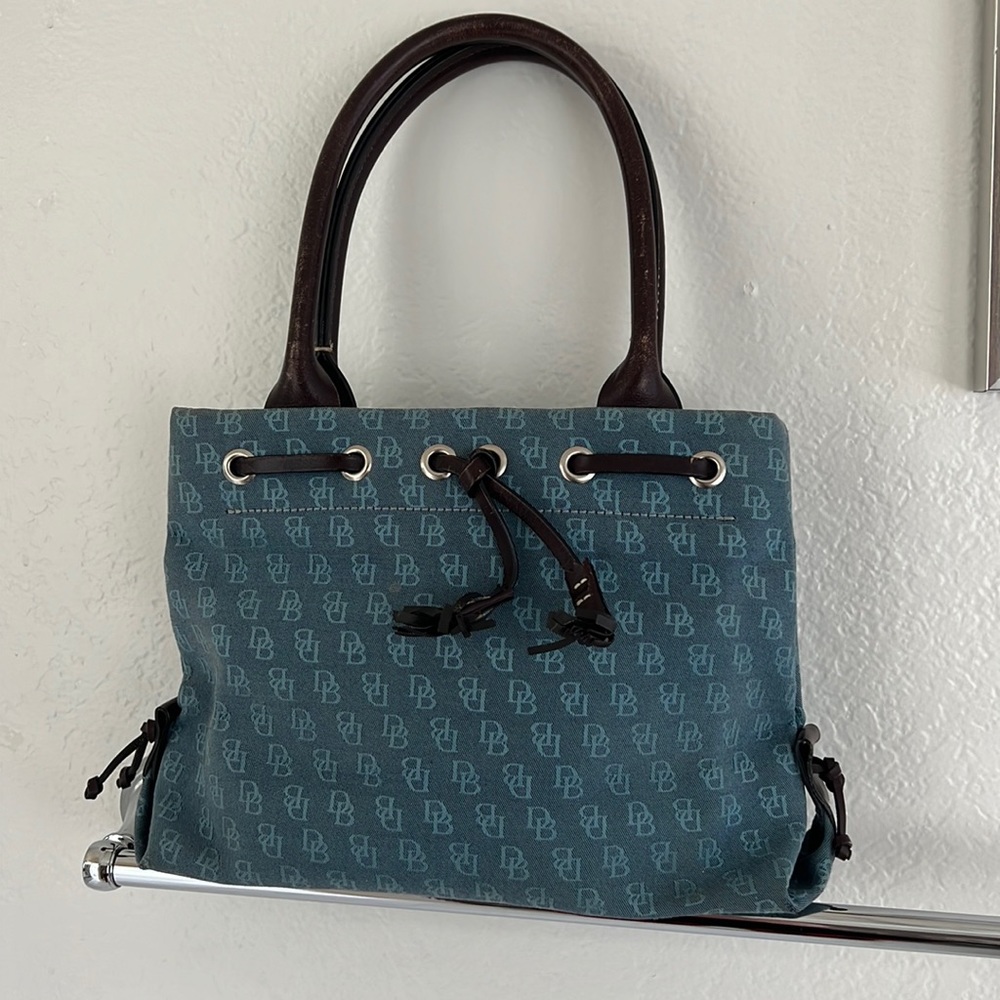 Gorgeous blue Dooney & Bourke purse!